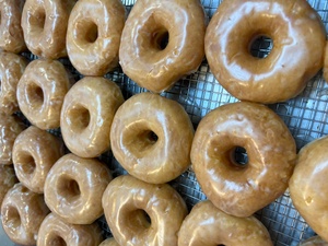 Mad Donuts MIXED  6 Pack Buttermilk & Vanilla Glazed